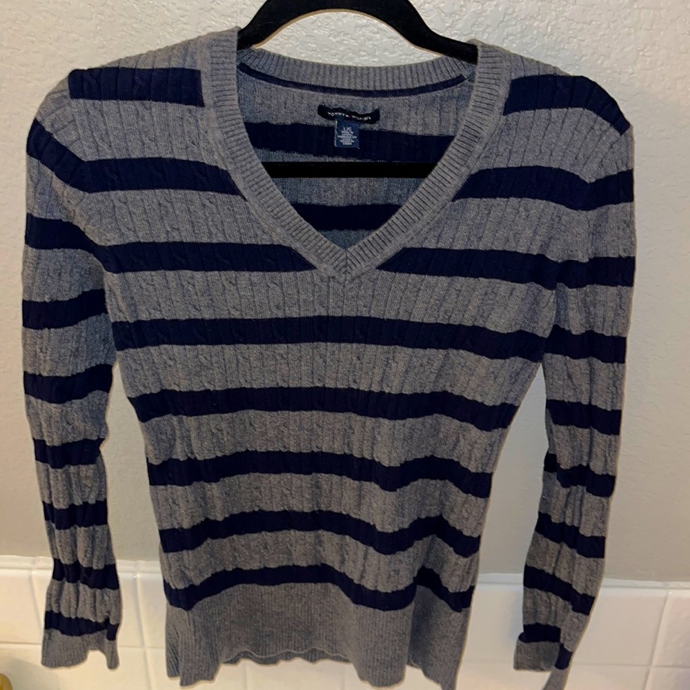 Tommy Hilfiger Women’s Size L Grey and Navy Long Sleeve Knit Sweater.